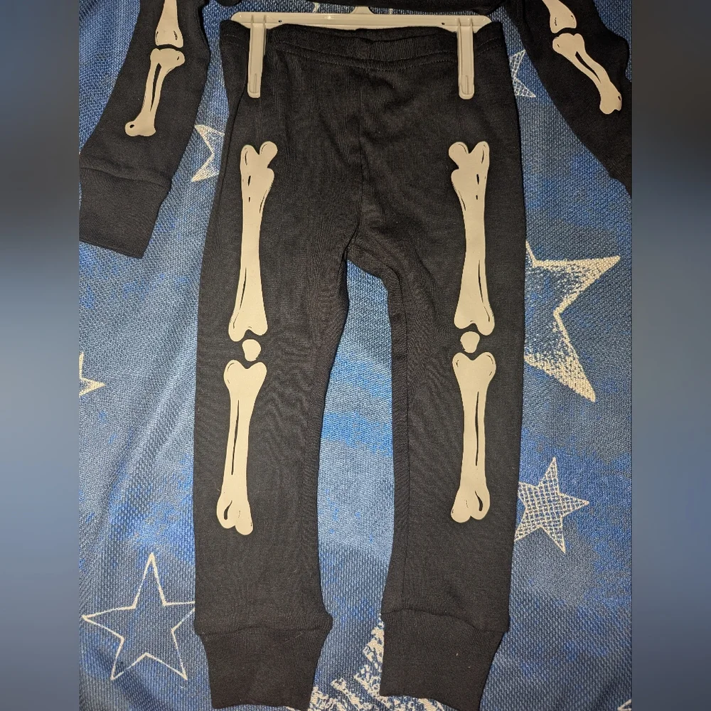 CARTER's Black Skeleton Pajamas with Glow Bones 6M NWT Unisex